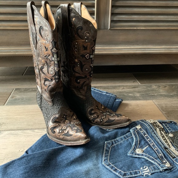 Corral Swarovski Gem and Metallic Studded Boot - Picture 2 of 8